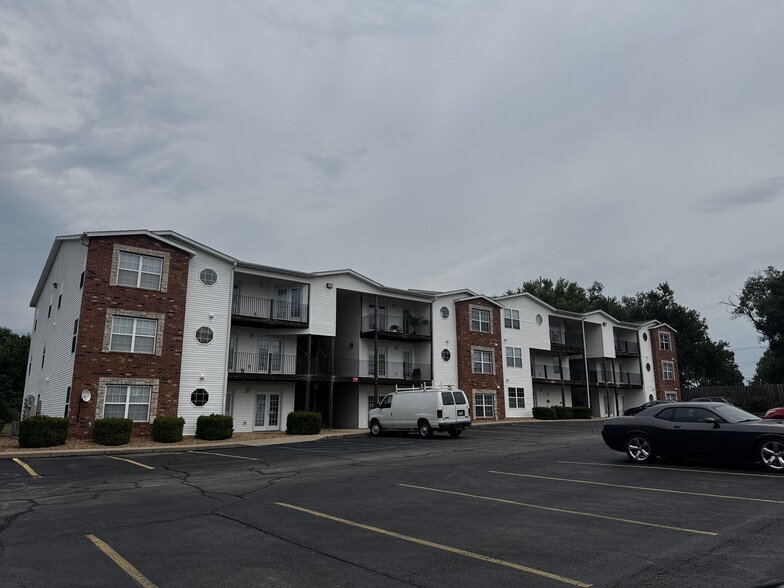 More Photos Of 1325 S Lillian Ave, Bolivar Apartments For Sale