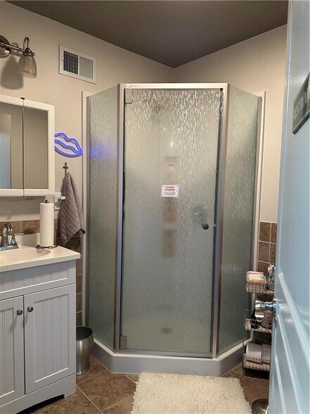 More Photos Of 196 W Moorestown Rd, Wind Gap Office Residential For Lease