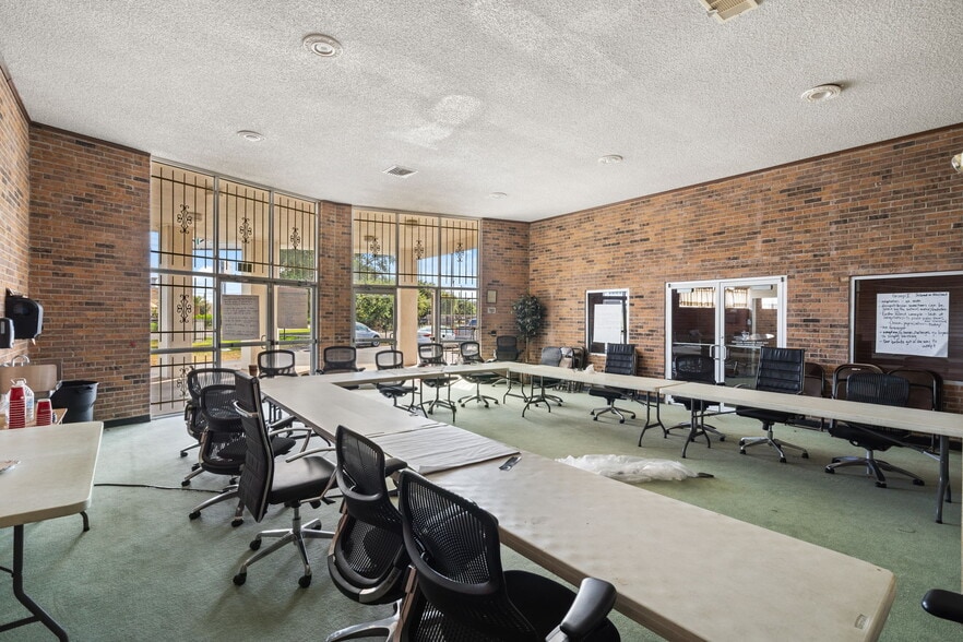 More Photos Of 513 W Rittenhouse Rd, Houston Religious Facility For Sale