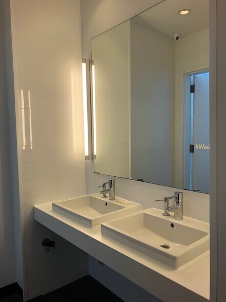 More Photos Of 7 Popham Rd, Scarsdale General Retail For Lease