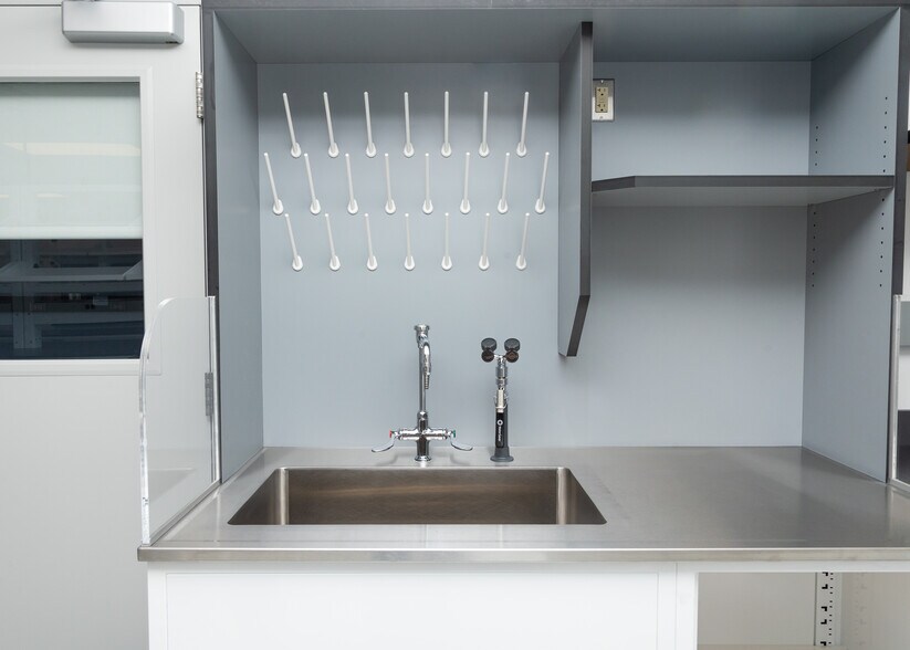 More Photos Of 4 Research Dr, Woodbridge Research And Development For Lease