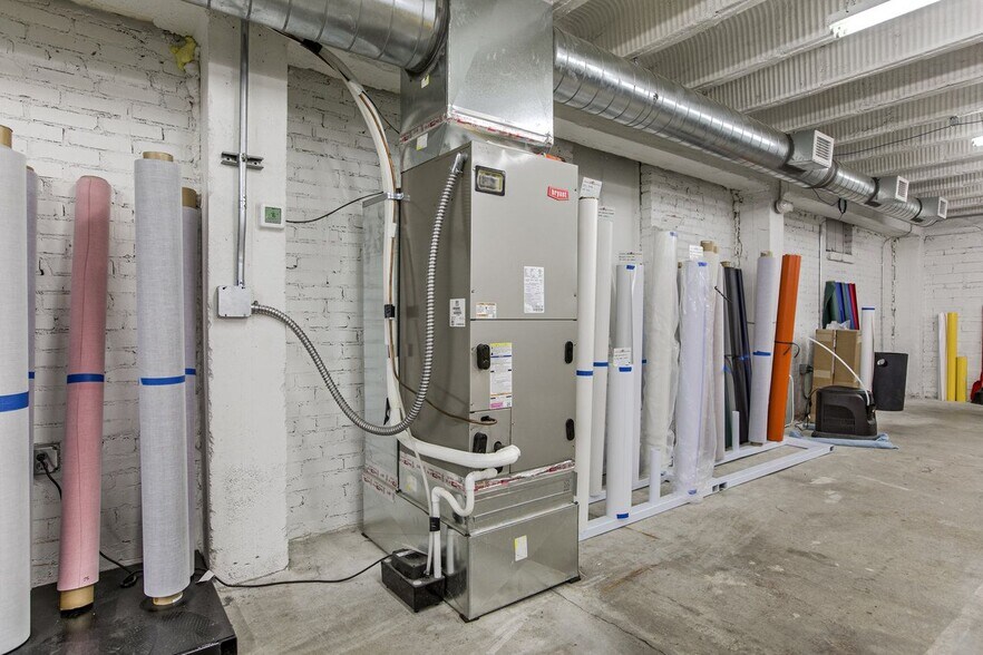 More Photos Of 415 S 7th St, Lincoln Warehouse For Lease