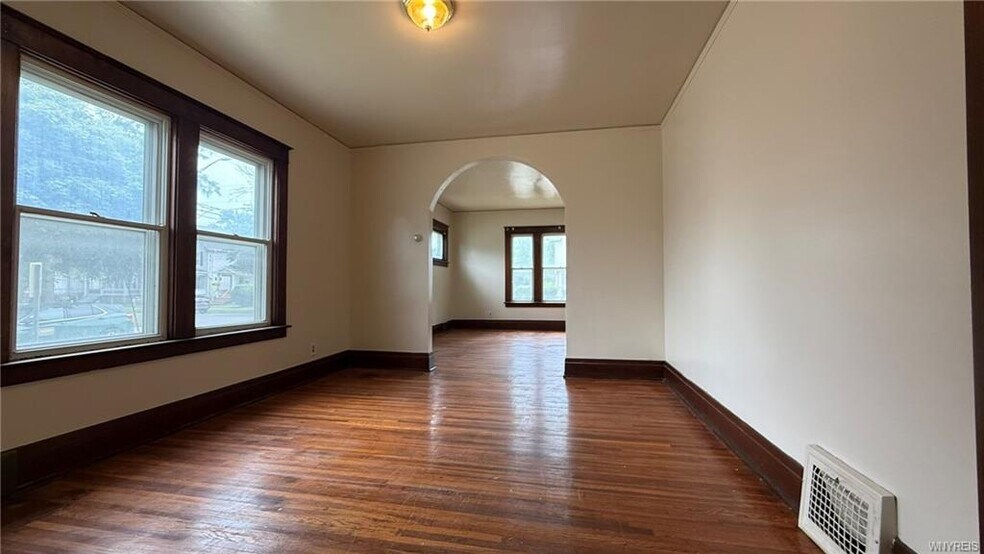 More Photos Of 1890 Linwood Ave, Niagara Falls Apartments For Sale