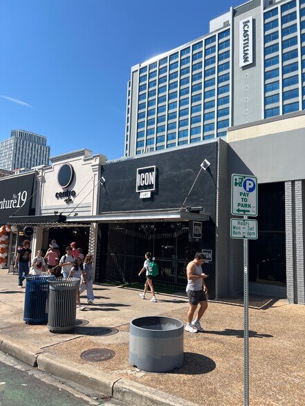 More Photos Of 2350 Guadalupe St, Austin Storefront For Lease