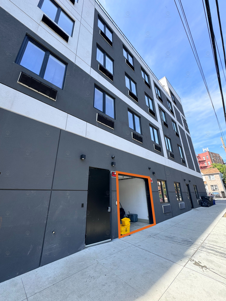 Primary Photo Of 1395 Bristow St, Bronx Flex For Lease