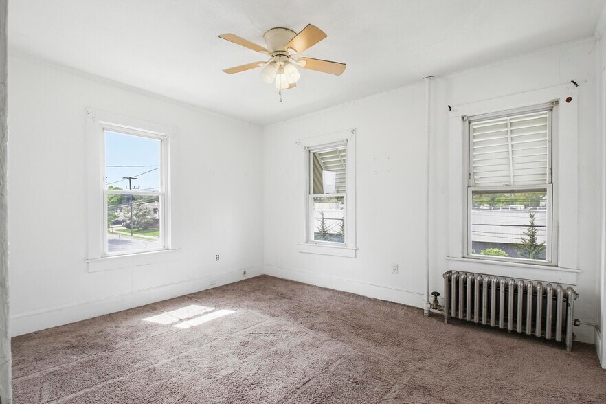 More Photos Of 467 Northampton st, Kingston Multifamily For Sale