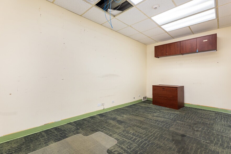 More Photos Of 7541 N Western Ave, Chicago Office For Sale