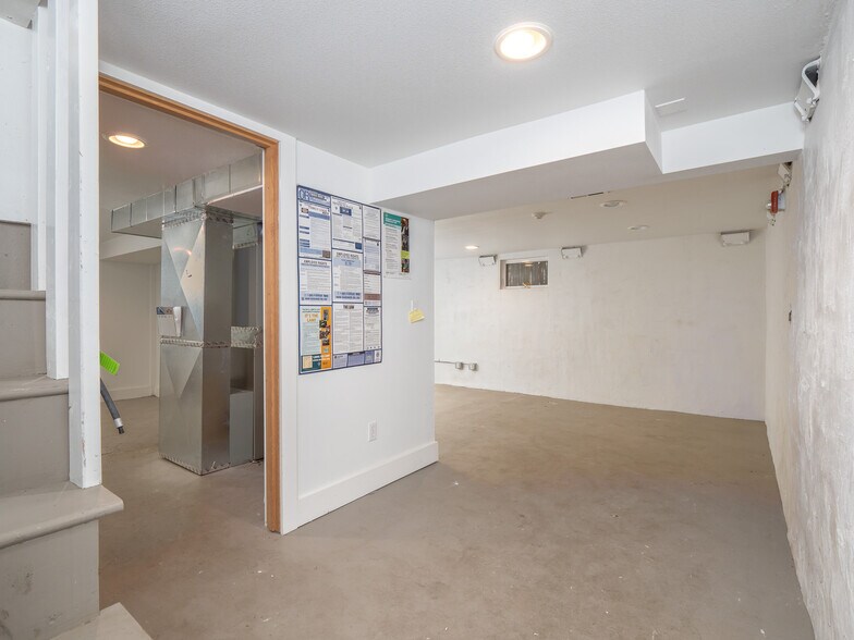 More Photos Of 317 NE Sacramento St, Portland Office For Sale