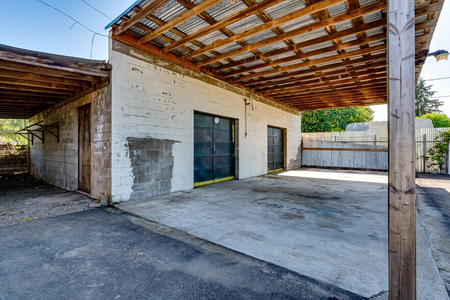 More Photos Of 600 Or-99 Hwy, Eugene Freestanding For Sale