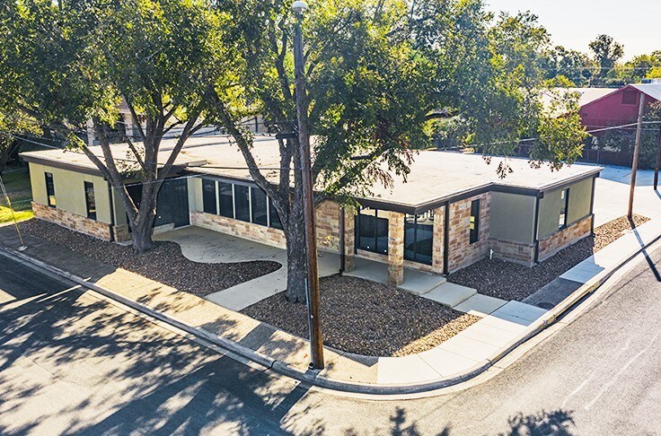 More Photos Of 301 E San Antonio Ave, Boerne Medical For Sale