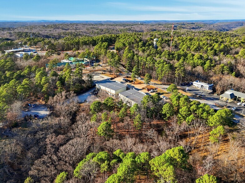 More Photos Of 3022 E Van Buren, Eureka Springs Storefront For Lease