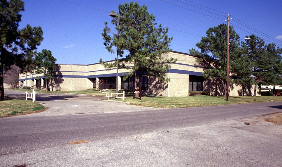 More Photos Of 10661 Haddington Dr, Houston Unknown For Lease