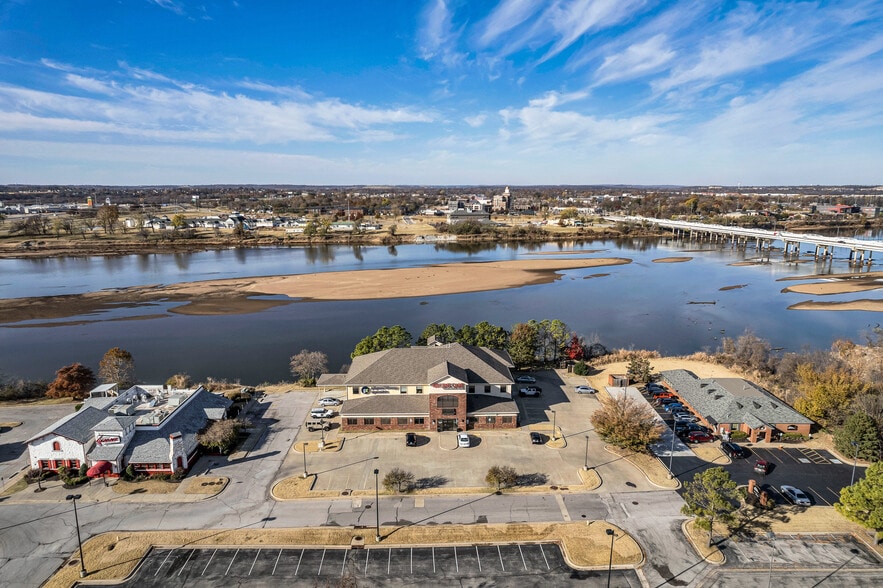 More Photos Of 9716 Riverside Pky, Tulsa Medical For Lease