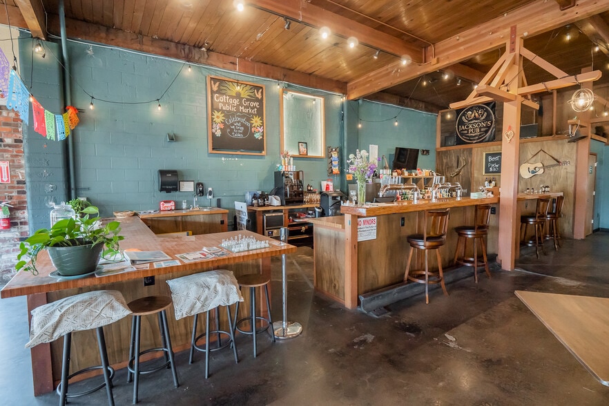 More Photos Of 926 E Main St, Cottage Grove Restaurant For Sale