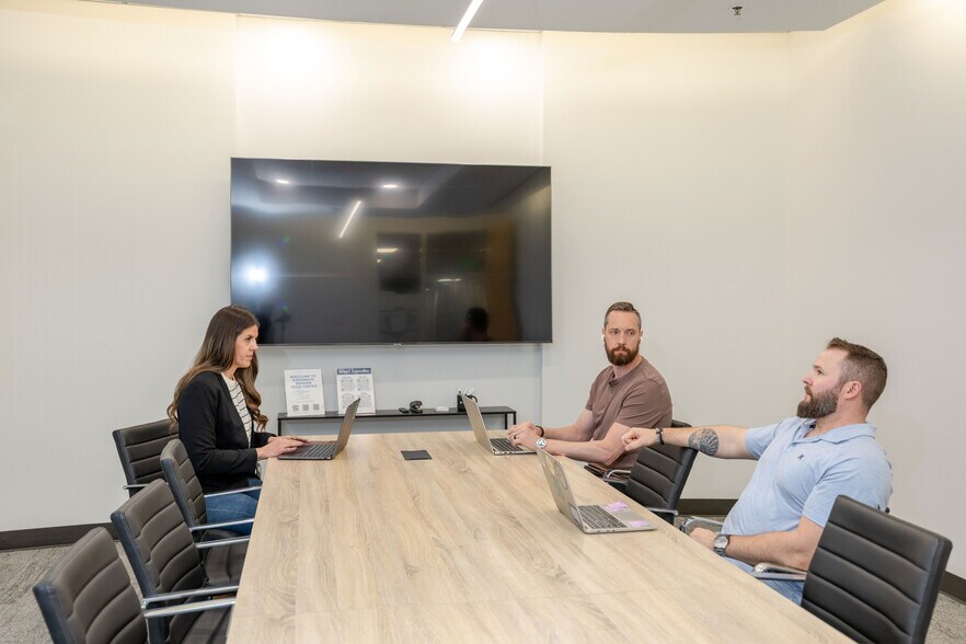 More Photos Of 8400 E Crescent Pky, Greenwood Village Coworking Space