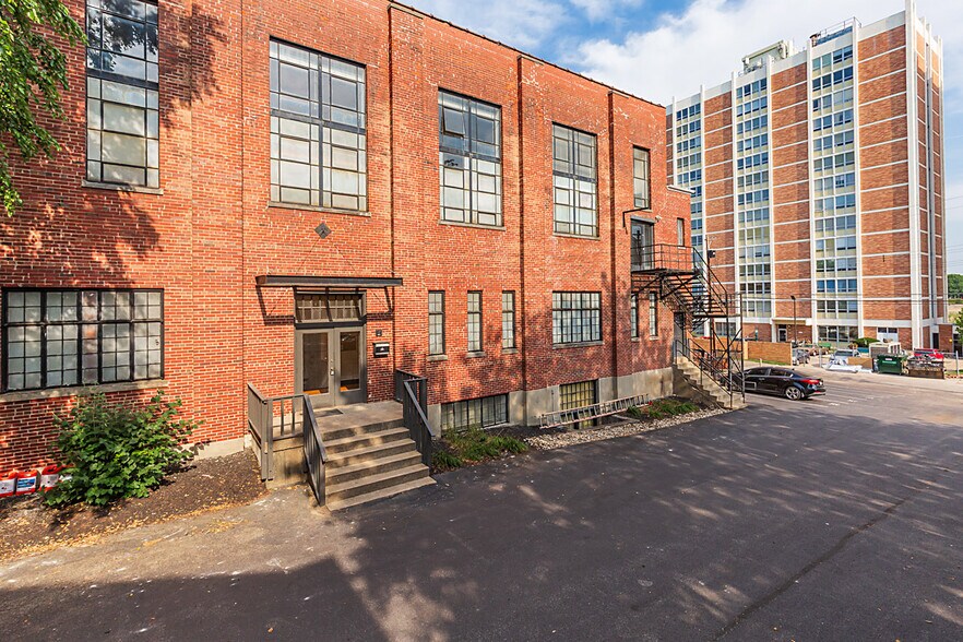 More Photos Of 118 W 5th St, Covington Loft Creative Space For Sale
