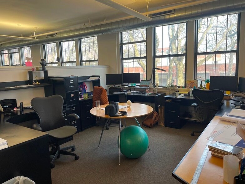 More Photos Of 4646-4660 N Ravenswood Ave, Chicago Office For Sale