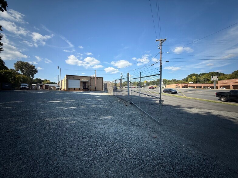 More Photos Of 8700 Monroe Rd, Charlotte Warehouse For Lease