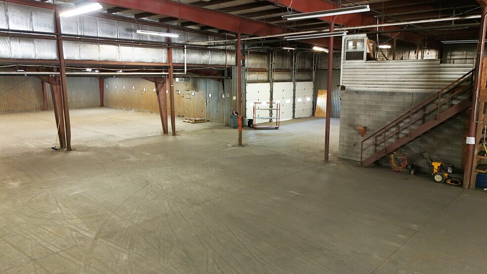 More Photos Of 14 Kraft Ave, Albany Warehouse For Lease