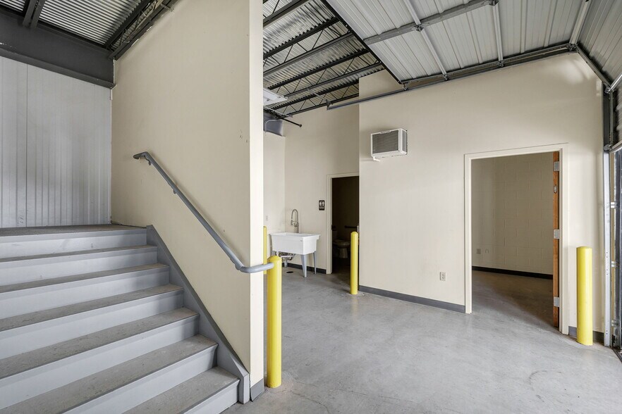 More Photos Of 9342 SE Loop 410, San Antonio Refrigeration Cold Storage For Lease