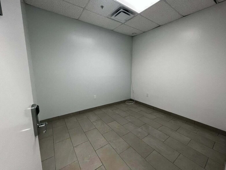 More Photos Of 951 Caroline St, Key West Marina For Lease