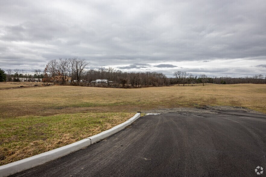 Primary Photo Of 95 Route 206, Newton Auto Dealership For Lease
