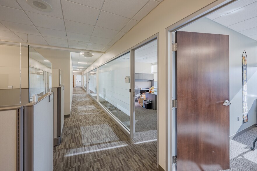 More Photos Of 1 Coastway Blvd, Warwick Office For Lease