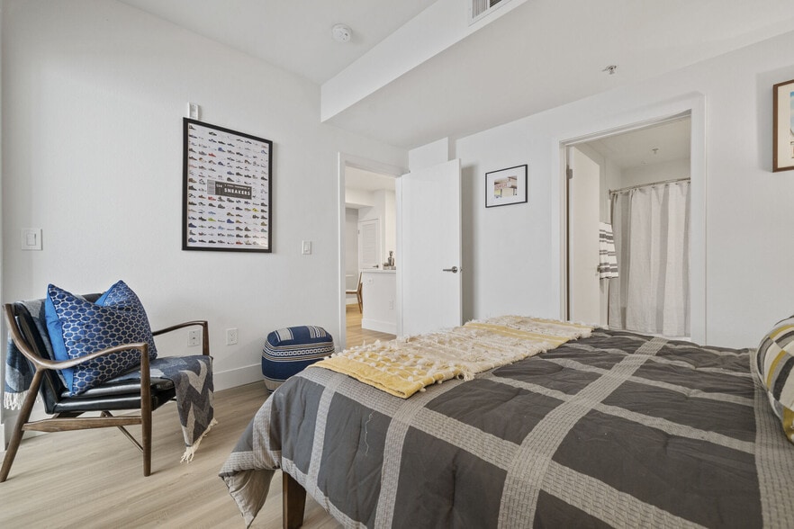 More Photos Of 11049 Magnolia Blvd, North Hollywood Apartments For Lease