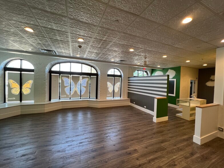 More Photos Of 430 Park Ave, Highland Park Office For Lease