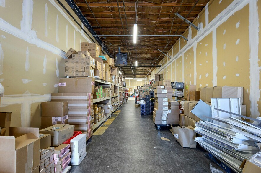 More Photos Of 406 E Madison Ave, Dumont Unknown For Lease