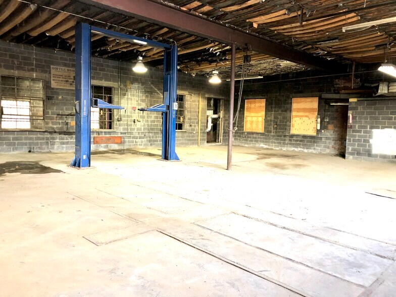 More Photos Of 262 Goffle Rd, Hawthorne Service For Lease