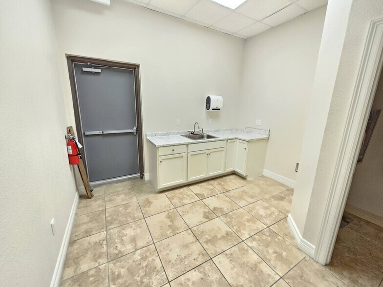 More Photos Of 4001 Spencer Hwy, Pasadena Unknown For Lease