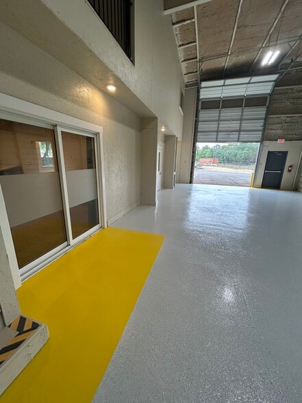 More Photos Of 9 Spanish Pass Rd, Boerne Showroom For Lease