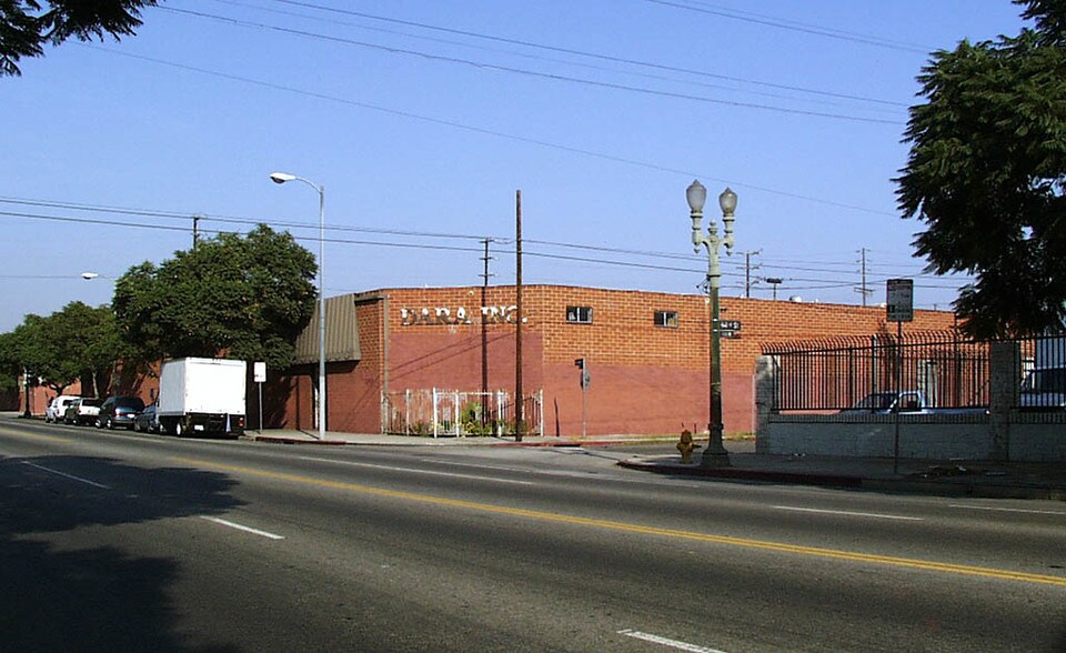 More Photos Of 3216 S Broadway, Los Angeles Warehouse For Lease