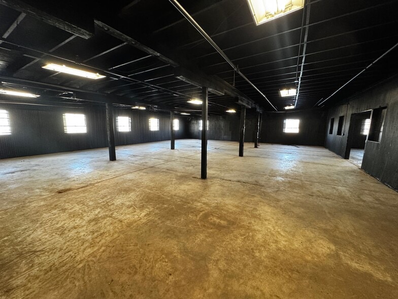 More Photos Of 400-404 Dixie Ln, North Little Rock Warehouse For Sale
