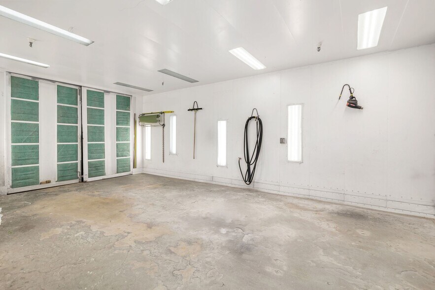 More Photos Of 1420 Forsythe Rd, West Palm Beach Auto Repair For Sale