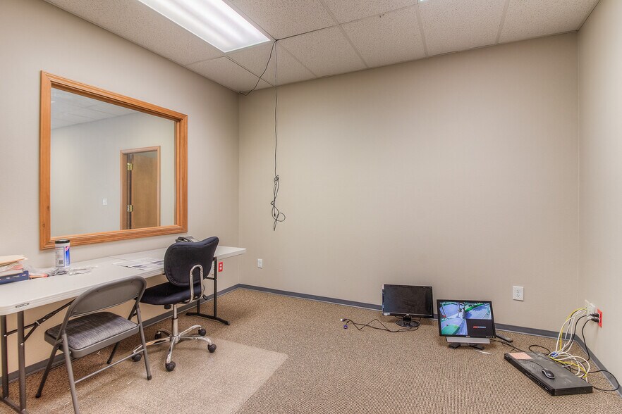 More Photos Of 445 Barnard Blvd, Sunnyside Office For Sale
