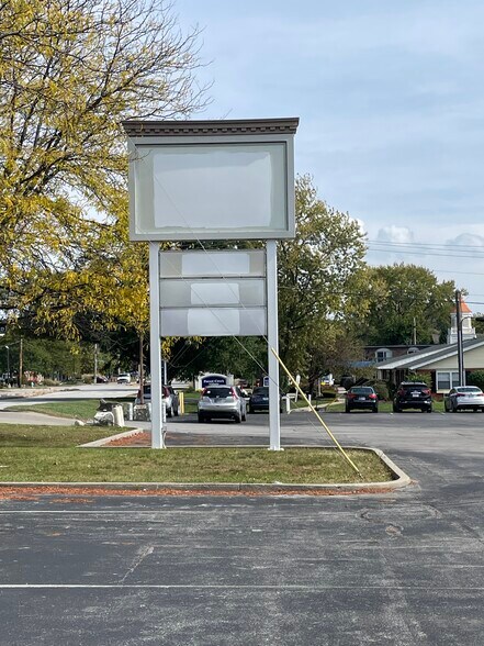More Photos Of 505 E Thompson Rd, Indianapolis Drugstore For Lease