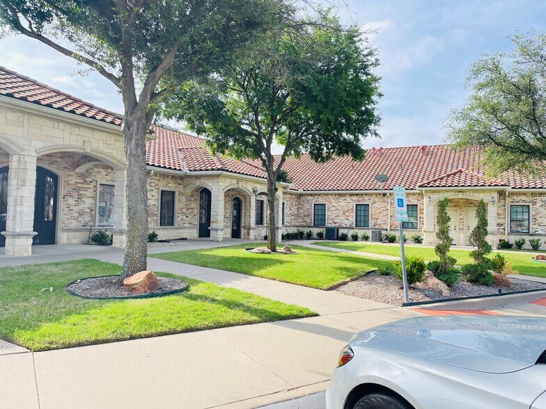 More Photos Of 400 Maplelawn Ct, Plano Medical For Lease