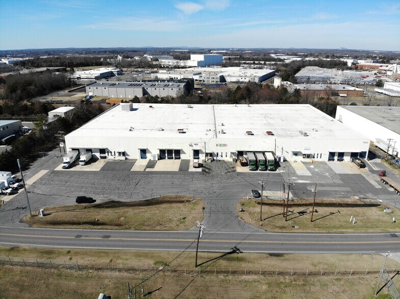 More Photos Of 11520 Granite St, Charlotte Distribution For Lease
