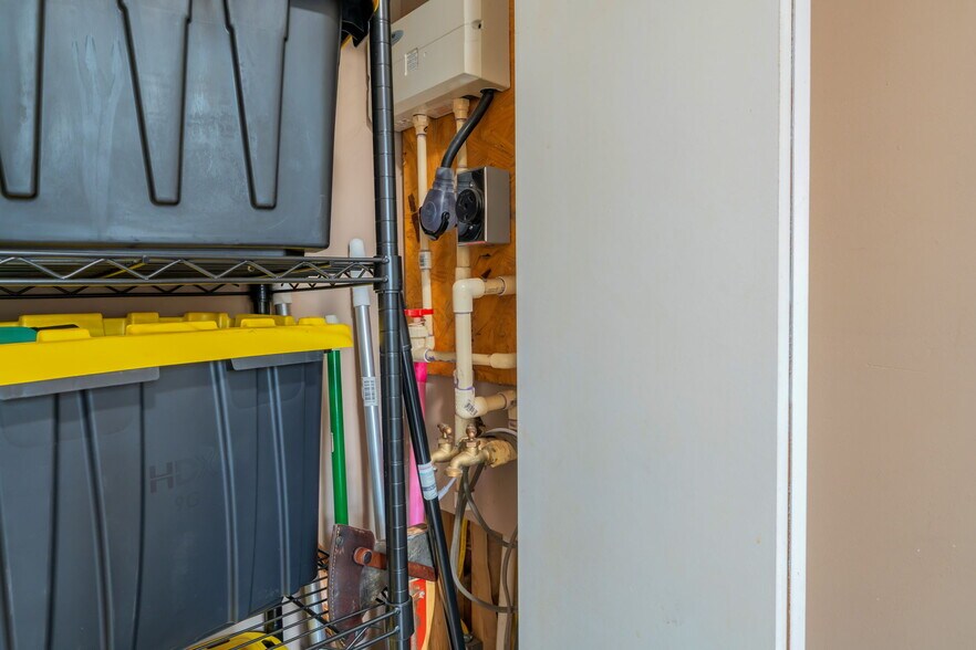 More Photos Of 927 S Charles G Seivers Blvd, Clinton General Retail For Sale