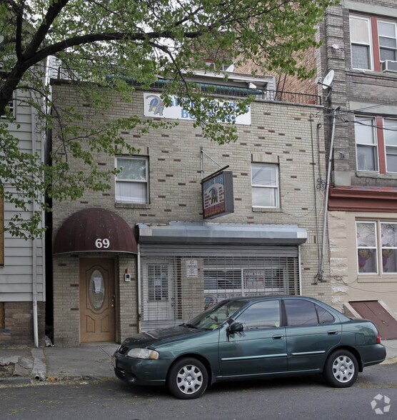 Primary Photo Of 69 Jackson St, Newark Storefront Retail Residential For Lease