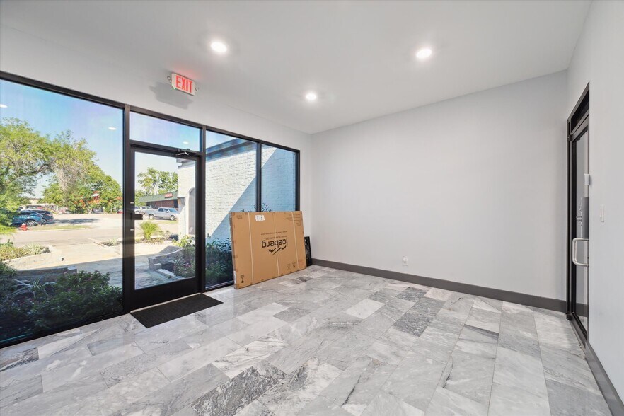 More Photos Of 16610 Sea Lark Rd, Houston Office For Lease