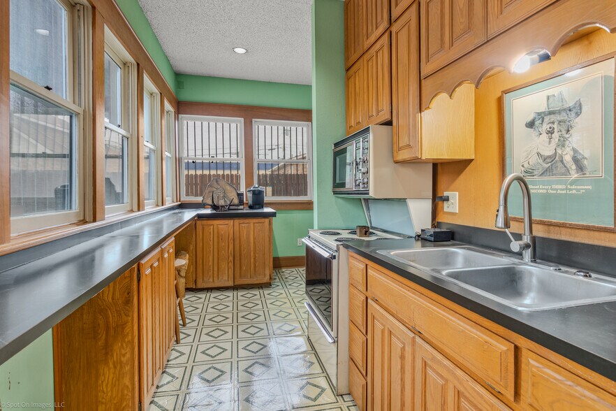 More Photos Of 204 W Central Ave, Fort Worth Office Residential For Sale