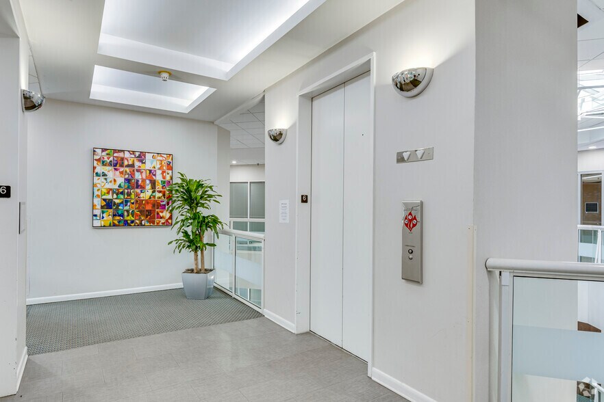 More Photos Of 140 Stoneridge Dr, Columbia Office For Lease