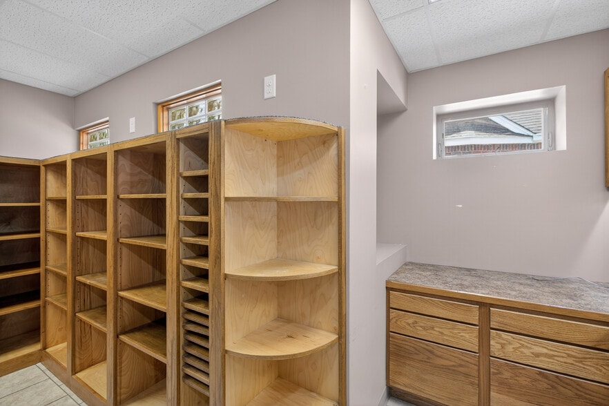 More Photos Of 133 N Glendale St, Wichita Office For Sale