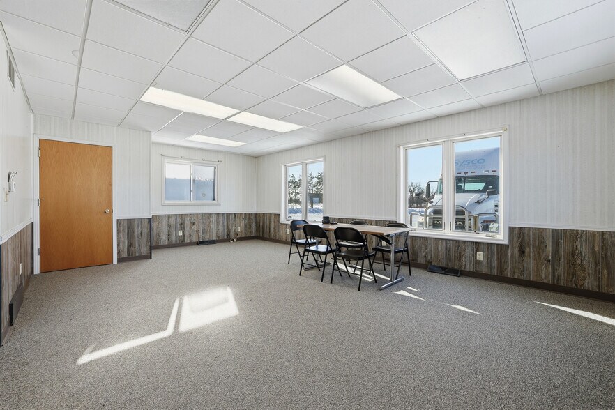 More Photos Of 5500 Prairie Dr, Plover Flex For Sale