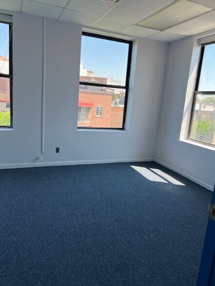 More Photos Of 116-12 Myrtle Ave, Richmond Hill Office For Sale