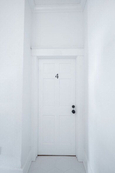 More Photos Of 306 E Victory Dr, Savannah Apartments For Sale