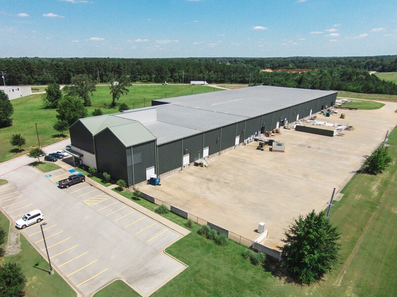 More Photos Of 2002 Synergy Blvd, Kilgore Showroom For Lease